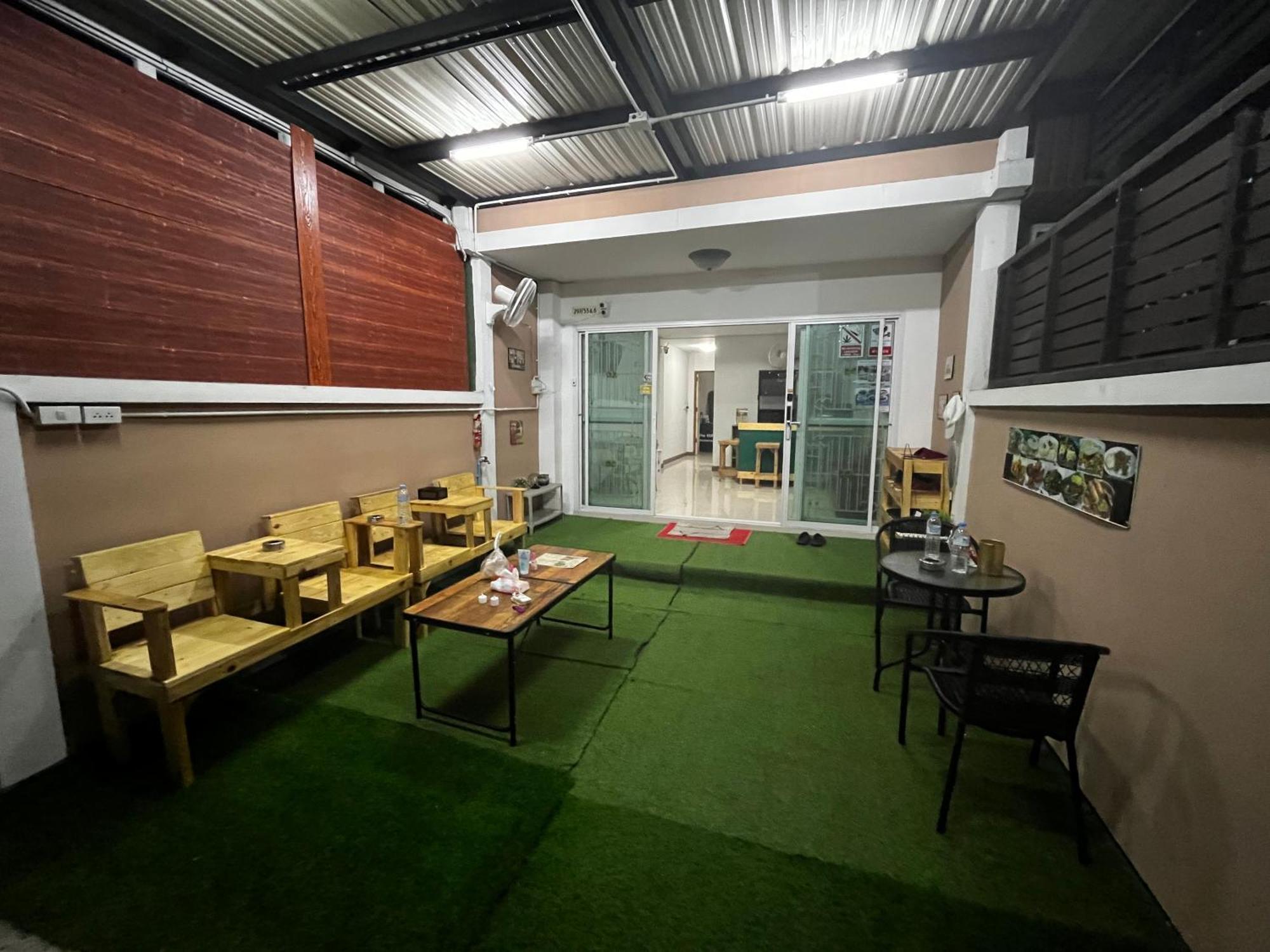 The European House Pattaya Bed & Breakfast Exterior foto